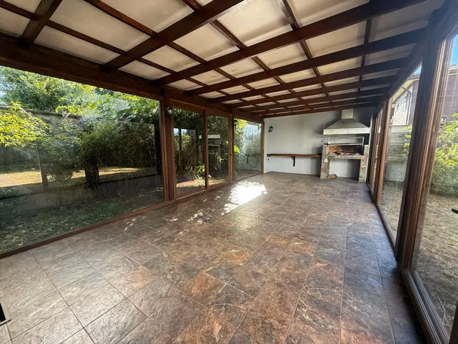 Hermosa y amplia casa en venta, Isla Teja Sur, Valdivia