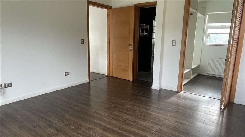 Casa Contemporánea en Venta 4D/3B - Loteo Centenario - Imagen 10