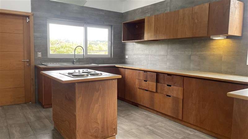 Casa Contemporánea en Venta 4D/3B - Loteo Centenario - Imagen 6