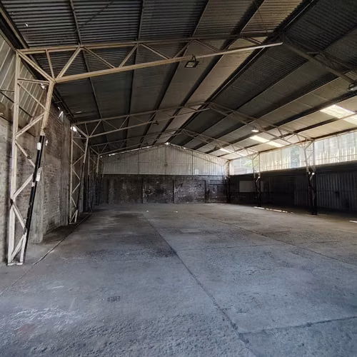 Arriendo Bodega Comercial Calle Janequeo Cerro Navia