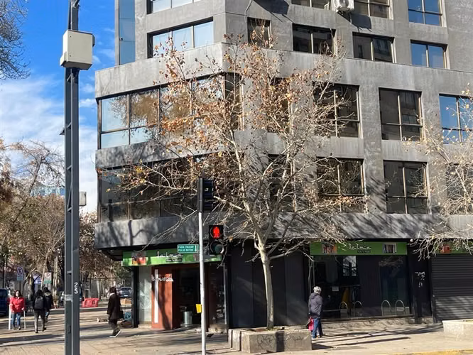 Gran local comercial Providencia Metro Manuel Montt