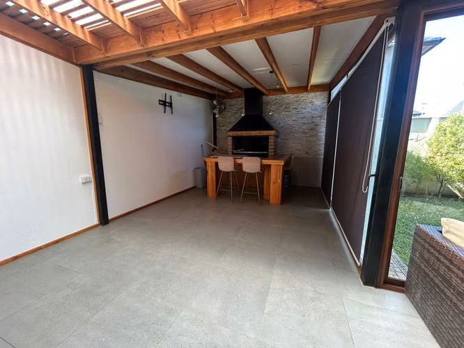 SE VENDE HERMOSA CASA CONDOMINIO BORDE LAGUNA