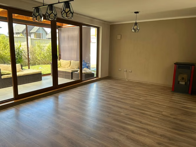 SE VENDE HERMOSA CASA CONDOMINIO BORDE LAGUNA