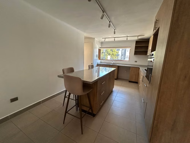 SE VENDE HERMOSA CASA CONDOMINIO BORDE LAGUNA