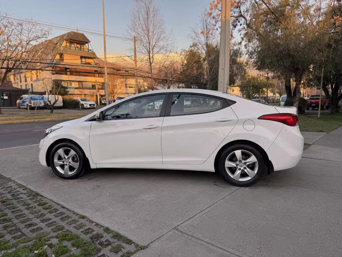 HYUNDAI ELANTRA GLS 1.6 MEC 6 VEL FULL AIRE AIRBAG ABS VER EN LAS CONDES 2012