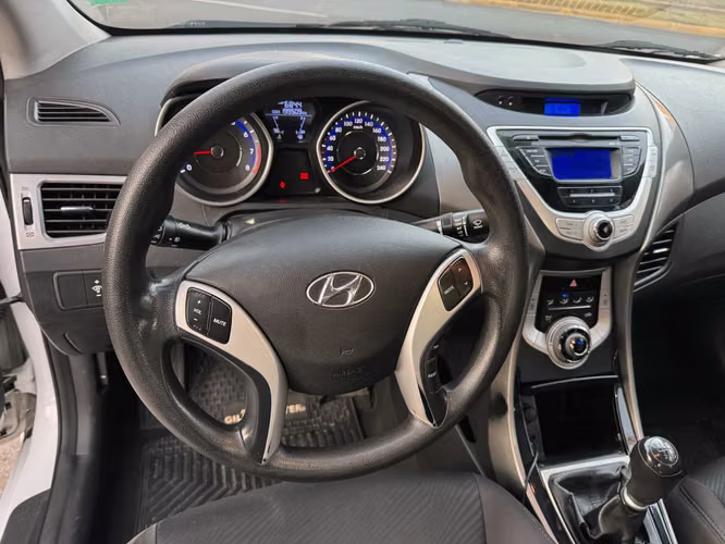 HYUNDAI ELANTRA GLS 1.6 MEC 6 VEL FULL AIRE AIRBAG ABS VER EN LAS CONDES 2012