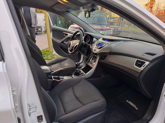 HYUNDAI ELANTRA GLS 1.6 MEC 6 VEL FULL AIRE AIRBAG ABS VER EN LAS CONDES 2012