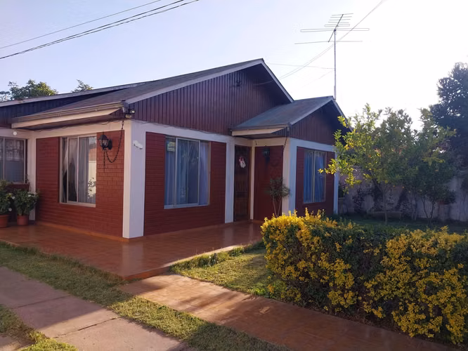 Venta Hermosa casa con un amplio terreno - Imagen 2