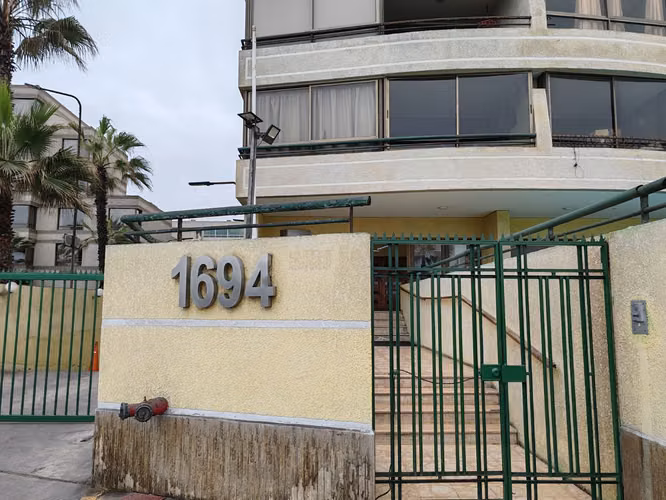 Venta Departamento de 2D en Golden Tower