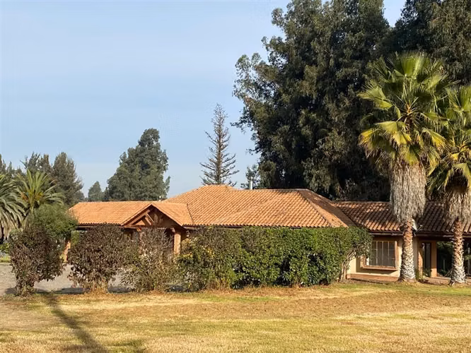 210 m2 construidos en 4000 de terreno, 3D 2B estar y servici