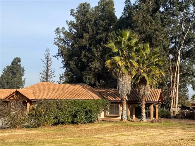 210 m2 construidos en 4000 de terreno, 3D 2B estar y servici