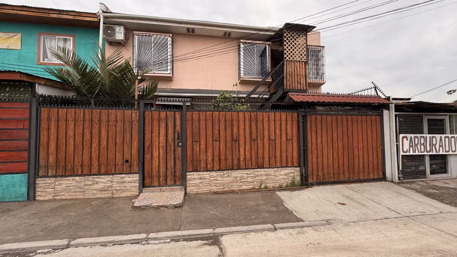 SE VENDE CASA 6D Y 2B, EL BOSQUE