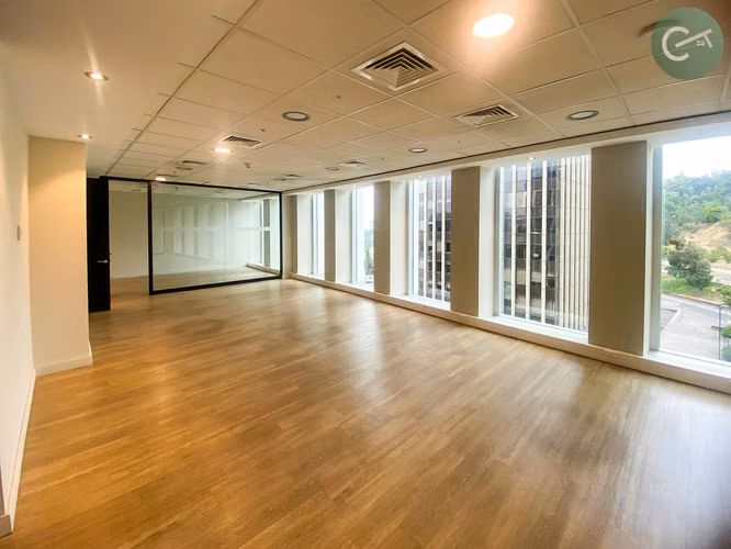 Amplia Oficina En Arriendo 360 M² Con Opción De Subdivisión