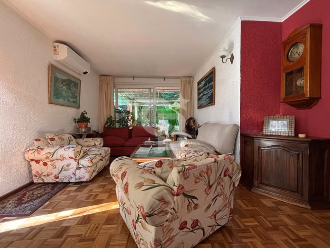 Oportunidad, Casa en Sector de Vitacura