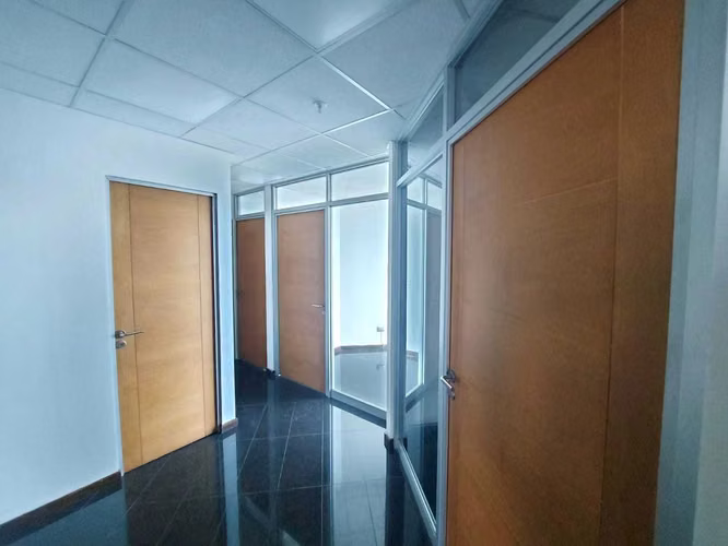 Oficina Moderna con Excelente Conectividadad (177748)
