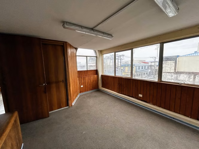 OFICINAS - 130m² - EN PLAZA DE ARMAS DE TALCAHUANO.