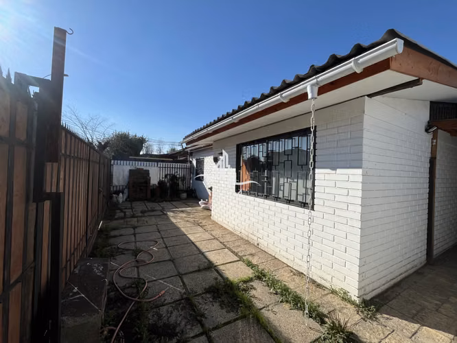 Oportunidad casa en condominio Macul
