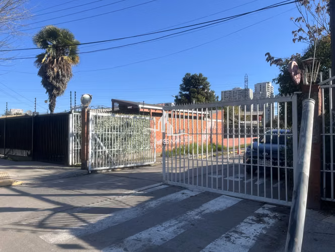 Oportunidad casa en condominio Macul
