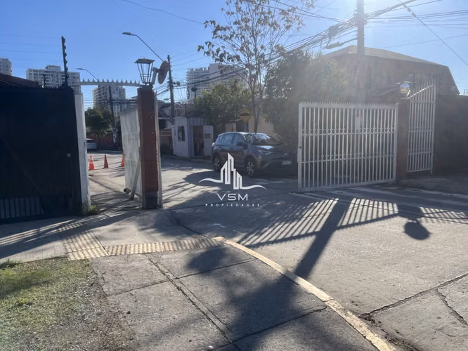 Oportunidad casa en condominio Macul
