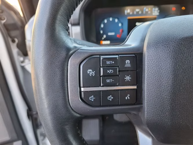 FORD F-150 2025