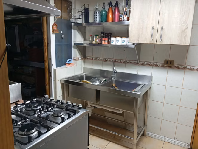 Casa y Local Comercial con Clientela - Negocio Operativo