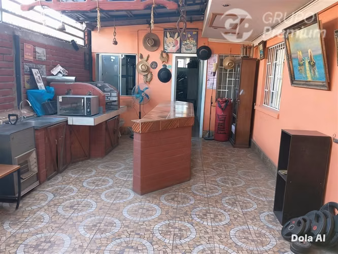 CASA CON AMPLIOS ESPACIOS Y 11 D, 5B EN VENTA EN CERRILLOS