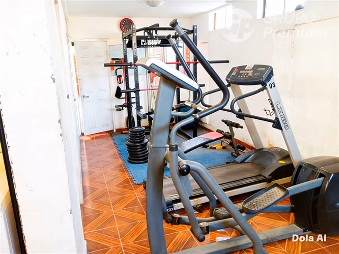 CASA CON AMPLIOS ESPACIOS Y 11 D, 5B EN VENTA EN CERRILLOS