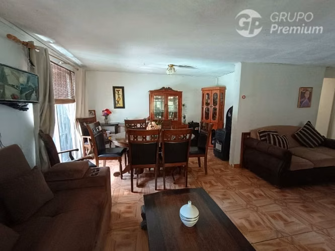 Casa de Esquina de 3 dorm.y 2baños en venta en Maipú