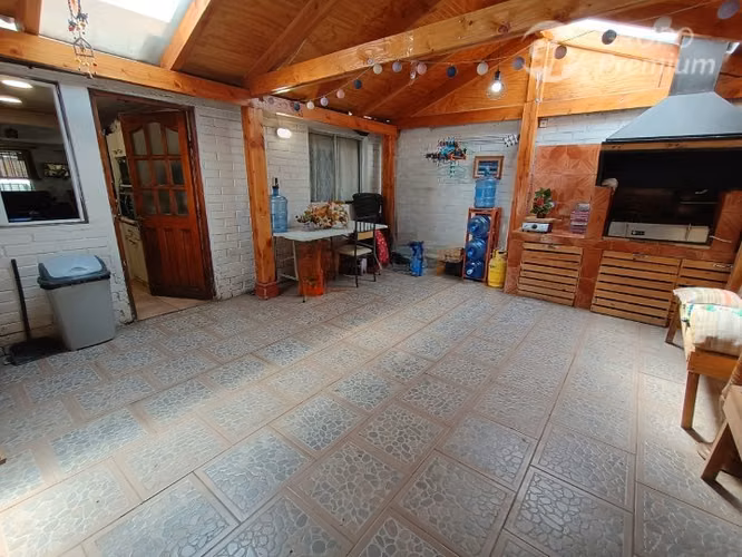 Casa de Esquina de 3 dorm.y 2baños en venta en Maipú