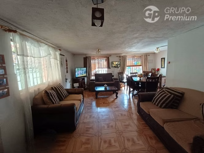 Casa de Esquina de 3 dorm.y 2baños en venta en Maipú