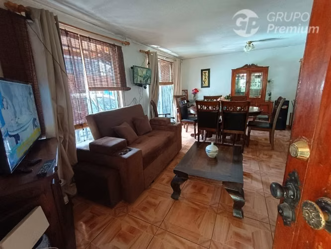 Casa de Esquina de 3 dorm.y 2baños en venta en Maipú