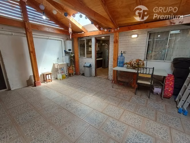 Casa de Esquina de 3 dorm.y 2baños en venta en Maipú
