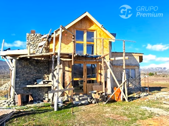 Gran Parcela con casa en construcción en venta en Lago Verde
