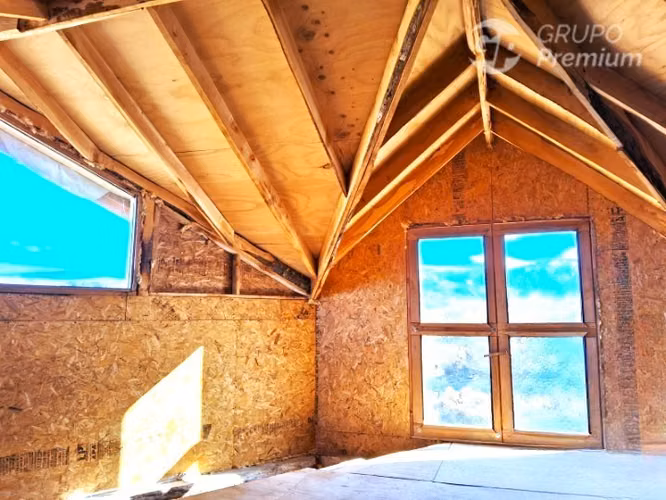 Gran Parcela con casa en construcción en venta en Lago Verde