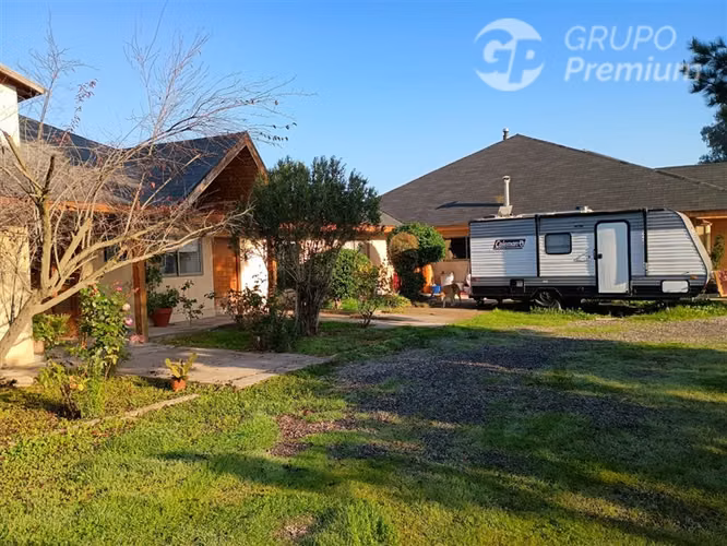 Parcela Con Dos Casas muy luminosas en venta en Peñaflor