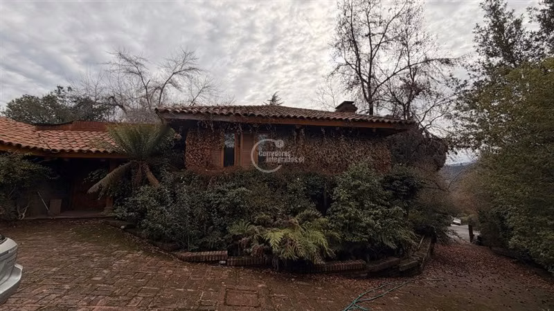 Casa en venta de 5 dorm. en Lo Barnechea