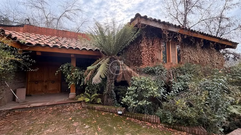 Casa en venta de 5 dorm. en Lo Barnechea
