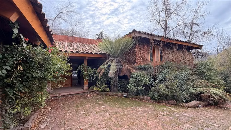 Casa en venta de 5 dorm. en Lo Barnechea