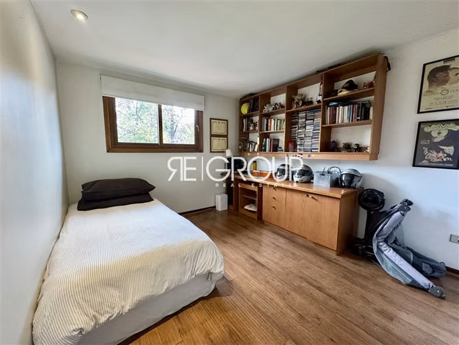 Casa en venta, maravilloso jardín, Los Nogales, Lo Barnechea
