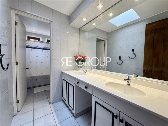 Casa en venta, maravilloso jardín, Los Nogales, Lo Barnechea