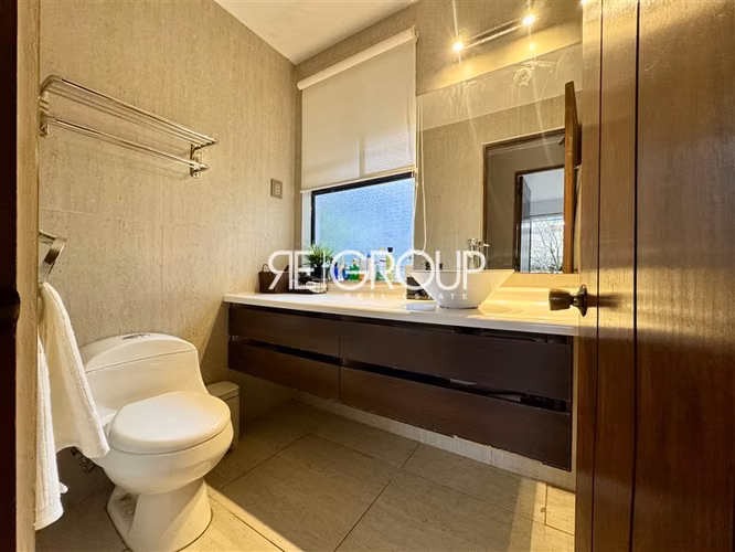 Casa en venta, maravilloso jardín, Los Nogales, Lo Barnechea