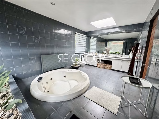 Casa en venta, maravilloso jardín, Los Nogales, Lo Barnechea