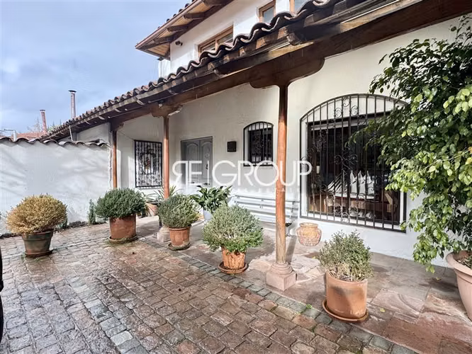Casa en venta, maravilloso jardín, Los Nogales, Lo Barnechea