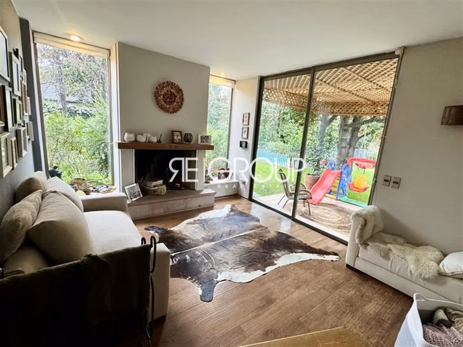 Casa en venta, maravilloso jardín, Los Nogales, Lo Barnechea