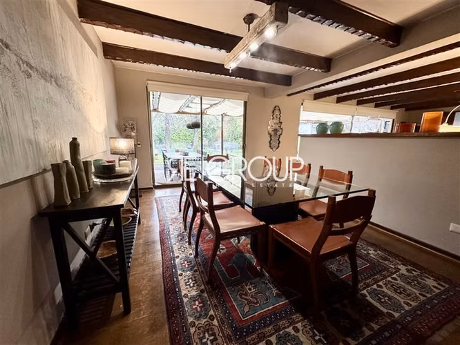 Casa en venta, maravilloso jardín, Los Nogales, Lo Barnechea