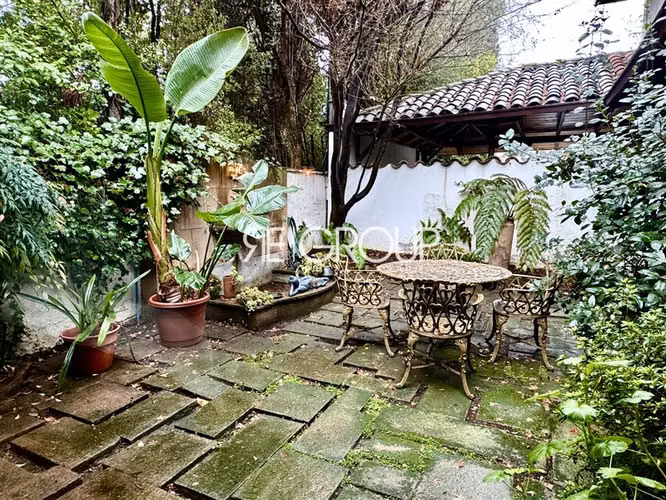 Casa en venta, maravilloso jardín, Los Nogales, Lo Barnechea