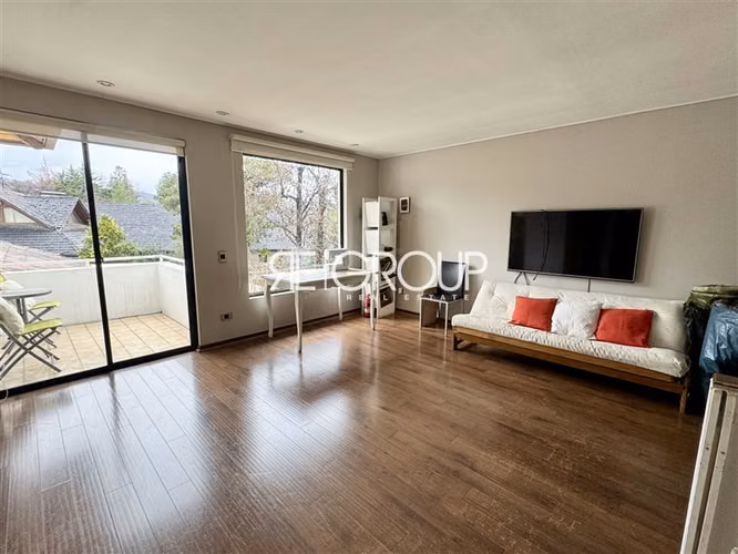 Casa en venta, maravilloso jardín, Los Nogales, Lo Barnechea