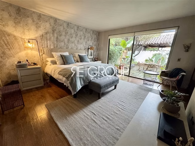 Casa en venta, maravilloso jardín, Los Nogales, Lo Barnechea