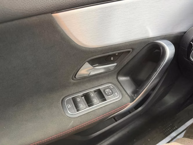 MERCEDES-BENZ A200  HB AT 1.3 TURBO 2019
