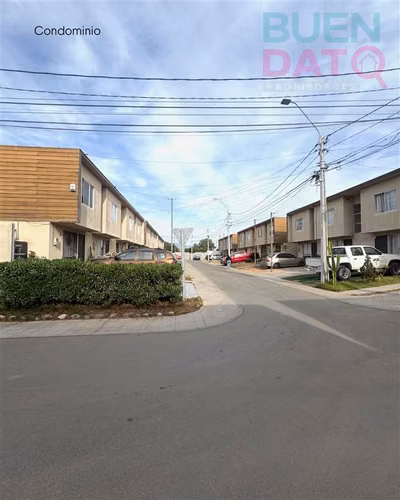 CASA condominio Peumo